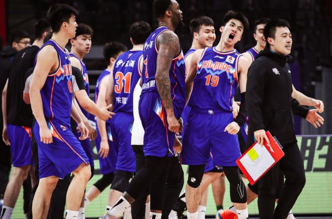 风云突变！埃因霍温赛前复出首秀，CBA季后赛版图或变，气氛紧张，年轻球员得到机会的简单介绍